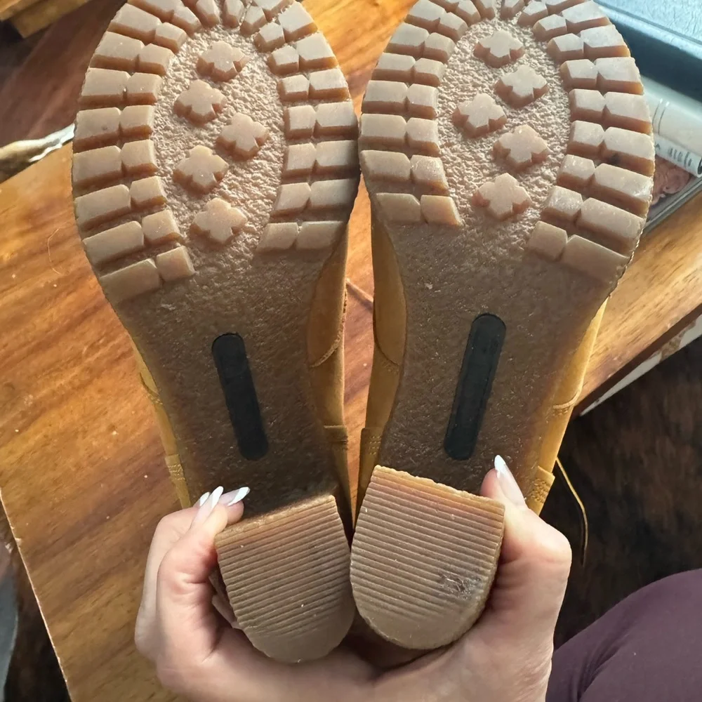 Timberland Tan Lace Up Boots with Chunky Heel - Picture 6 of 7